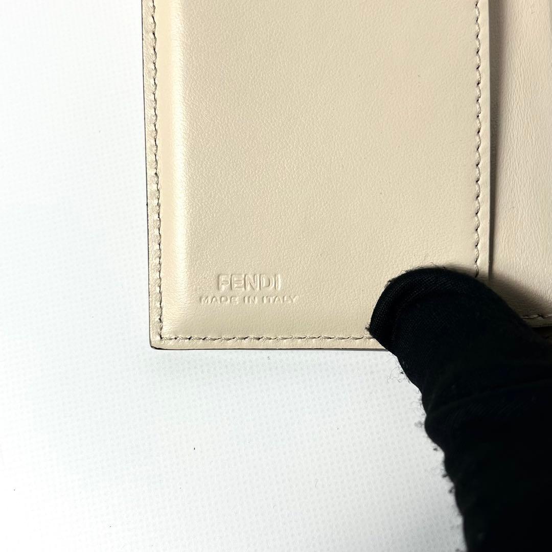 現行品✨フェンディ 三つ折り財布 ダイヤモンドロゴ FF ホワイト レザー