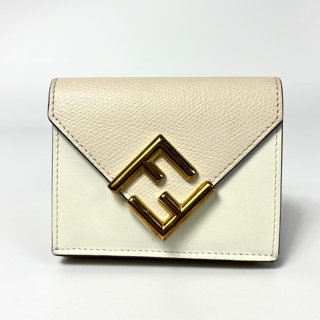現行品✨フェンディ 三つ折り財布 ダイヤモンドロゴ FF ホワイト レザー