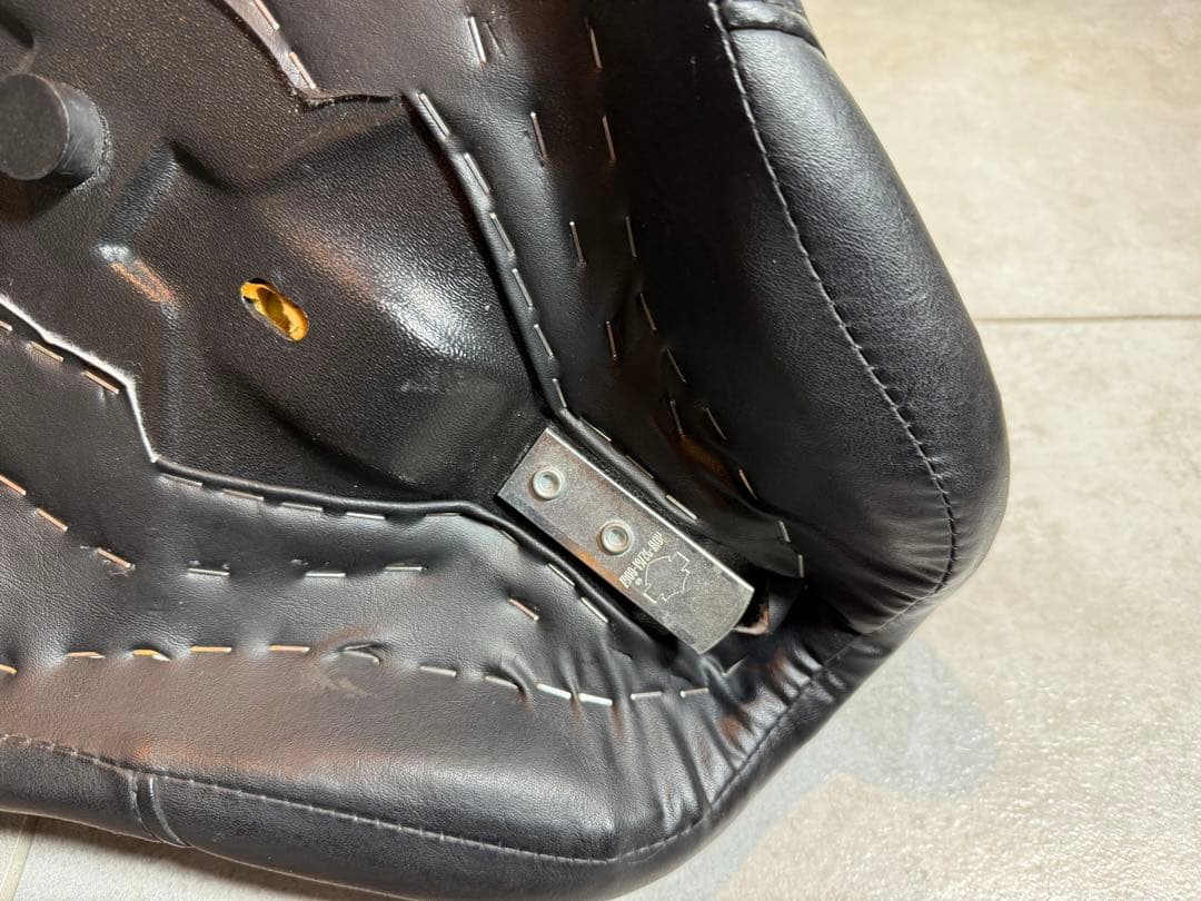 HARLEY-DAVIDSON FLSTC 純正シート