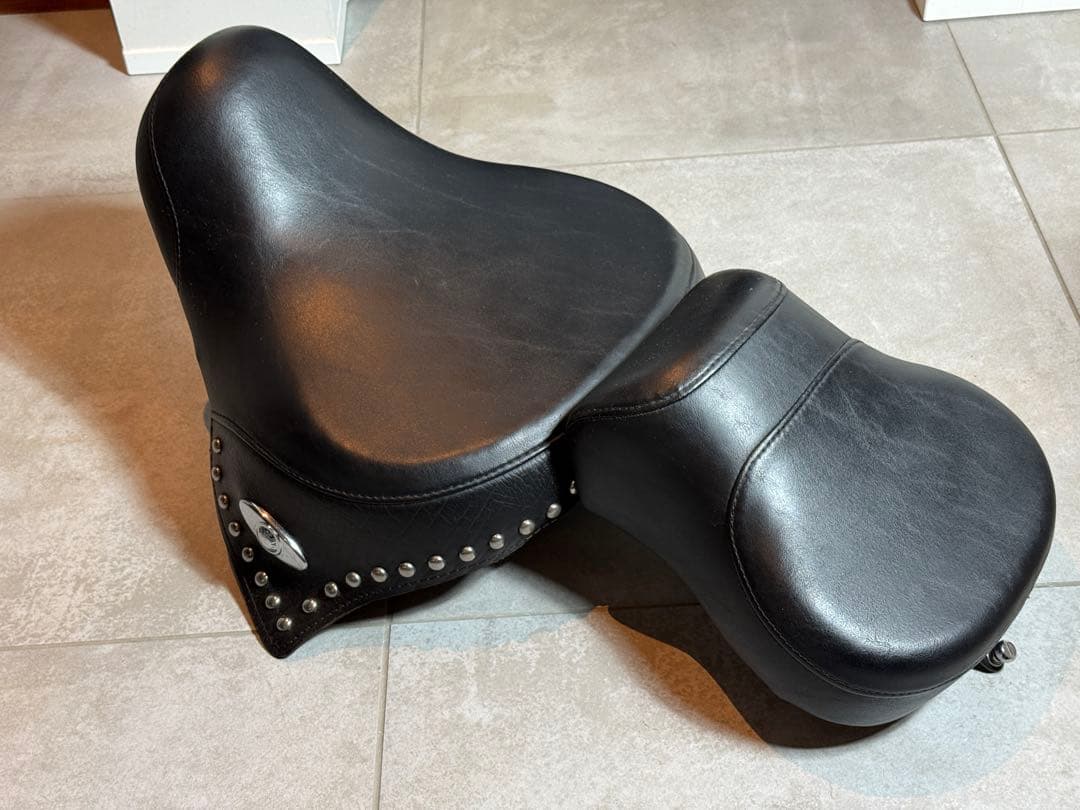 HARLEY-DAVIDSON FLSTC 純正シート