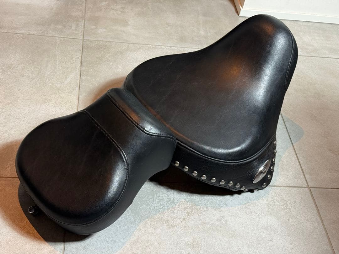 HARLEY-DAVIDSON FLSTC 純正シート