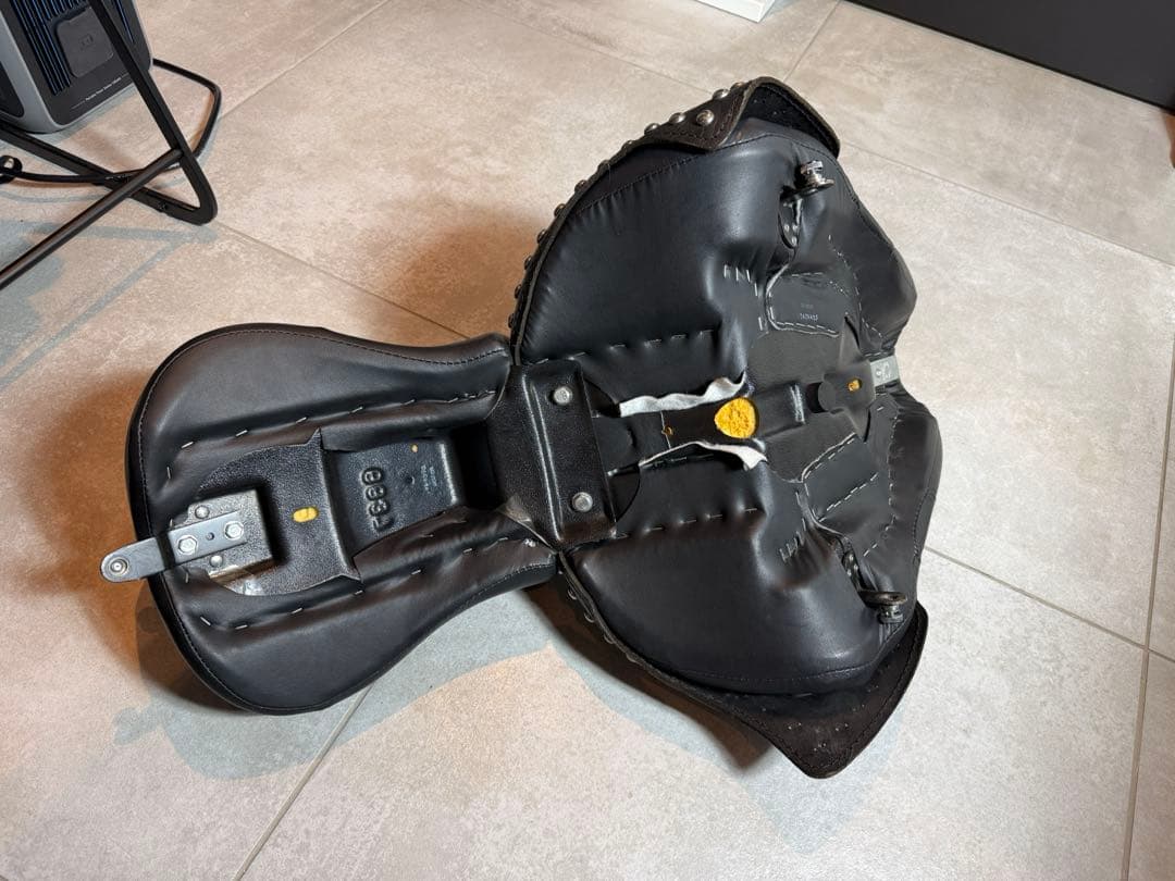 HARLEY-DAVIDSON FLSTC 純正シート