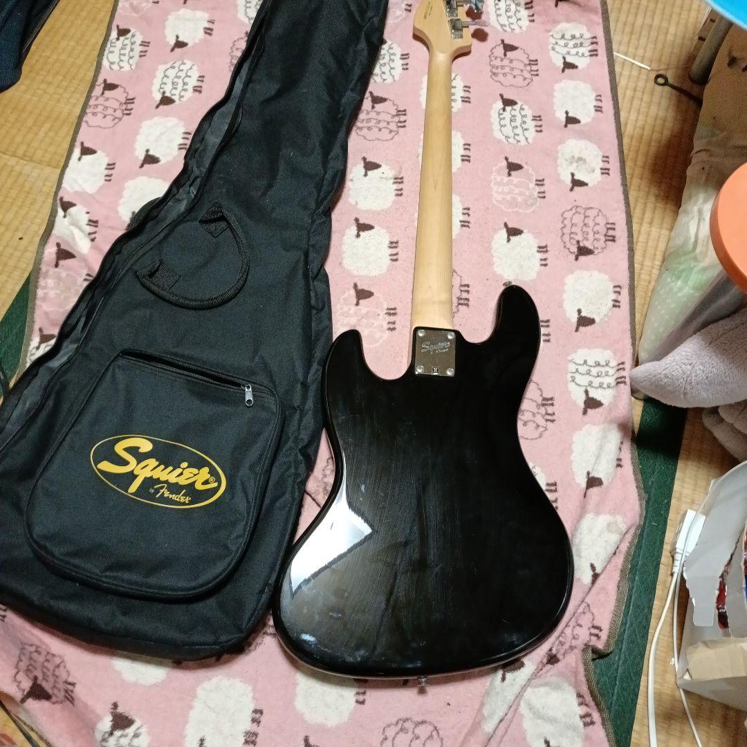 Squier J-Bass ブラック ギグバッグ付き