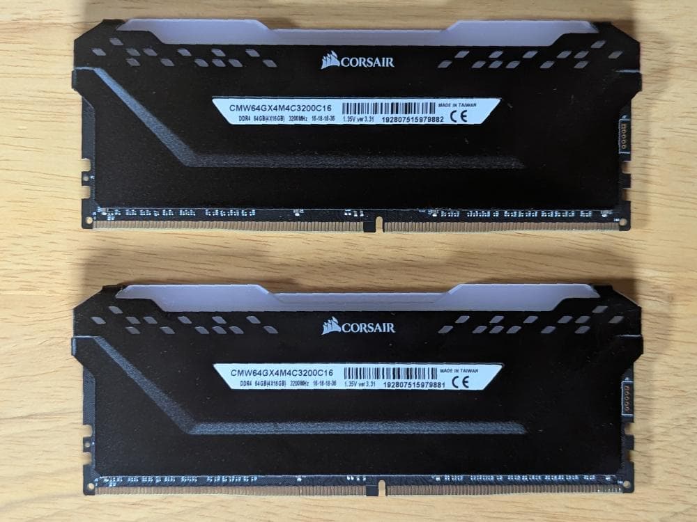 メモリー CORSAIR VENGEANCE RGB PRO DDR4 32GB