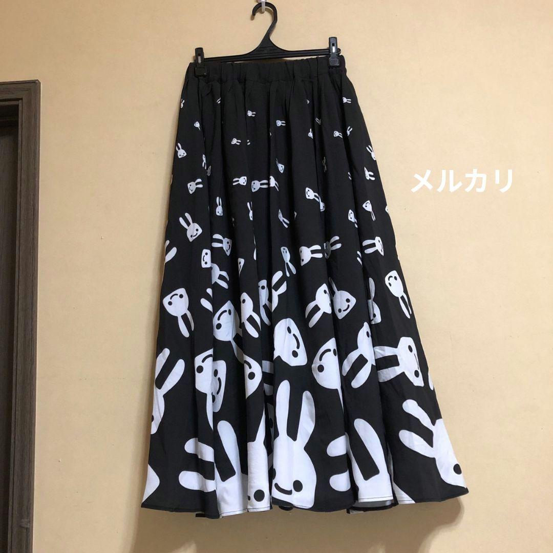 キューン　ロングフレアスカート　降り積もる ウサギ ブラック/ホワイト