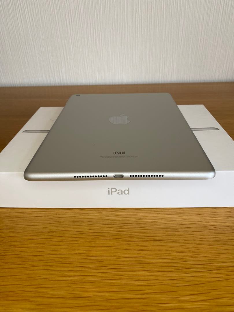 iPad 第5世代 128GB未使用に近い　充電23回　iPad本体　タブレット