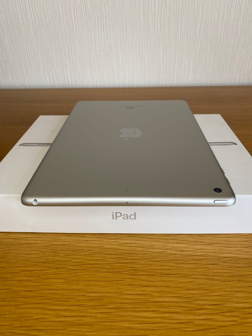 iPad 第5世代 128GB未使用に近い　充電23回　iPad本体　タブレット