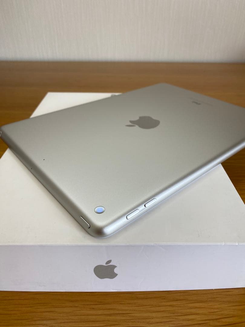 iPad 第5世代 128GB未使用に近い　充電23回　iPad本体　タブレット