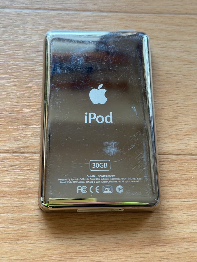 アップル iPod classic 第5世代 64GBに換装済み 本体のみ