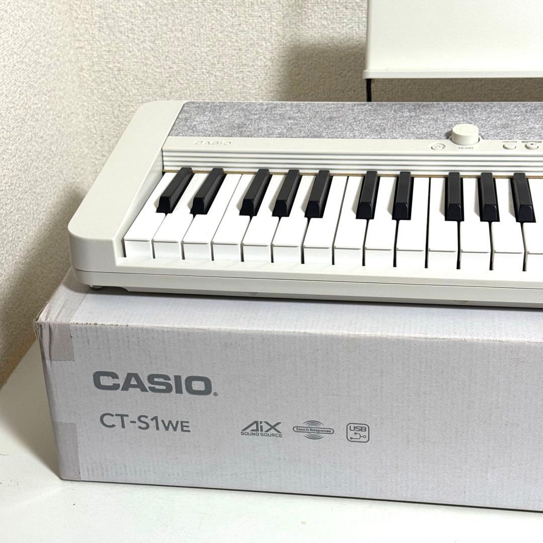 ぷ*ん様 25年製 カシオ CASIO キーボード 61鍵盤 CT-S1 WE