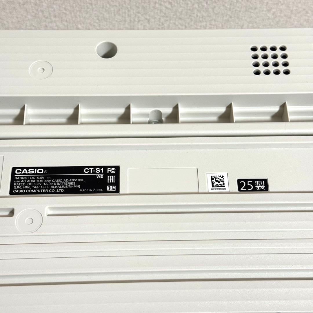 ぷ*ん様 25年製 カシオ CASIO キーボード 61鍵盤 CT-S1 WE