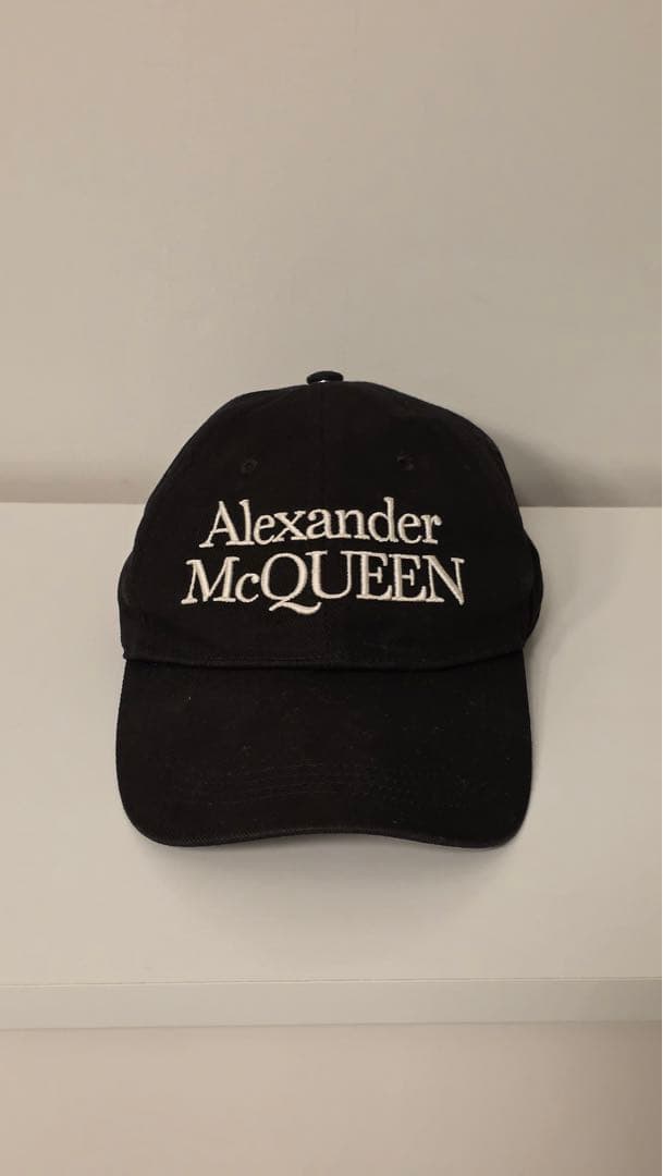 Alexander McQueen ブラック　キャップ