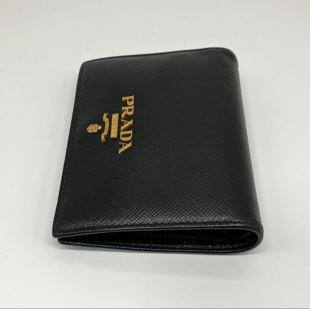 ⭐️ 新型 美品 プラダ サフィアーノ メタル コンパクト 折り財布 ブラック