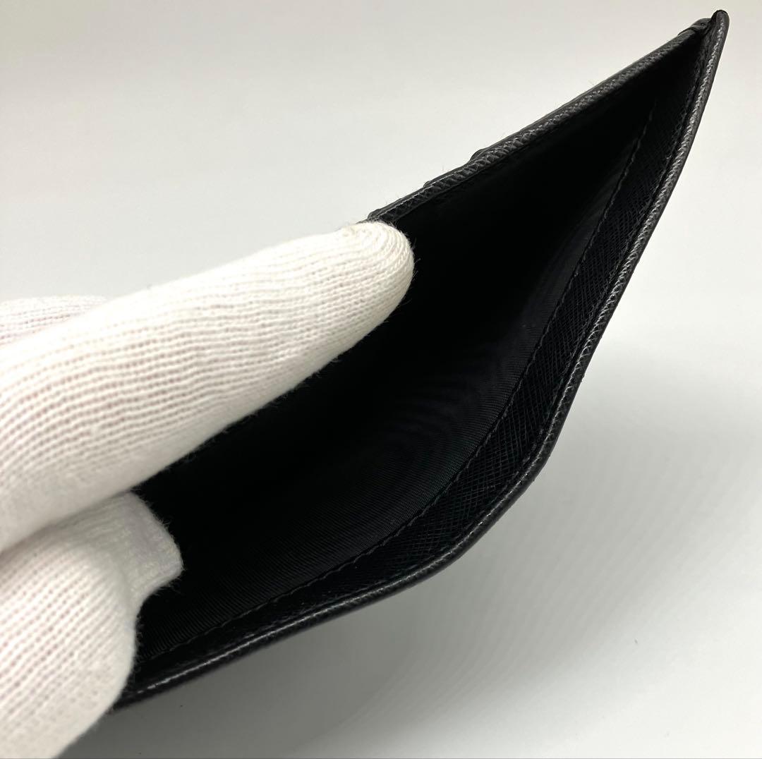 ⭐️ 新型 美品 プラダ サフィアーノ メタル コンパクト 折り財布 ブラック