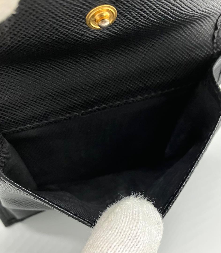 ⭐️ 新型 美品 プラダ サフィアーノ メタル コンパクト 折り財布 ブラック