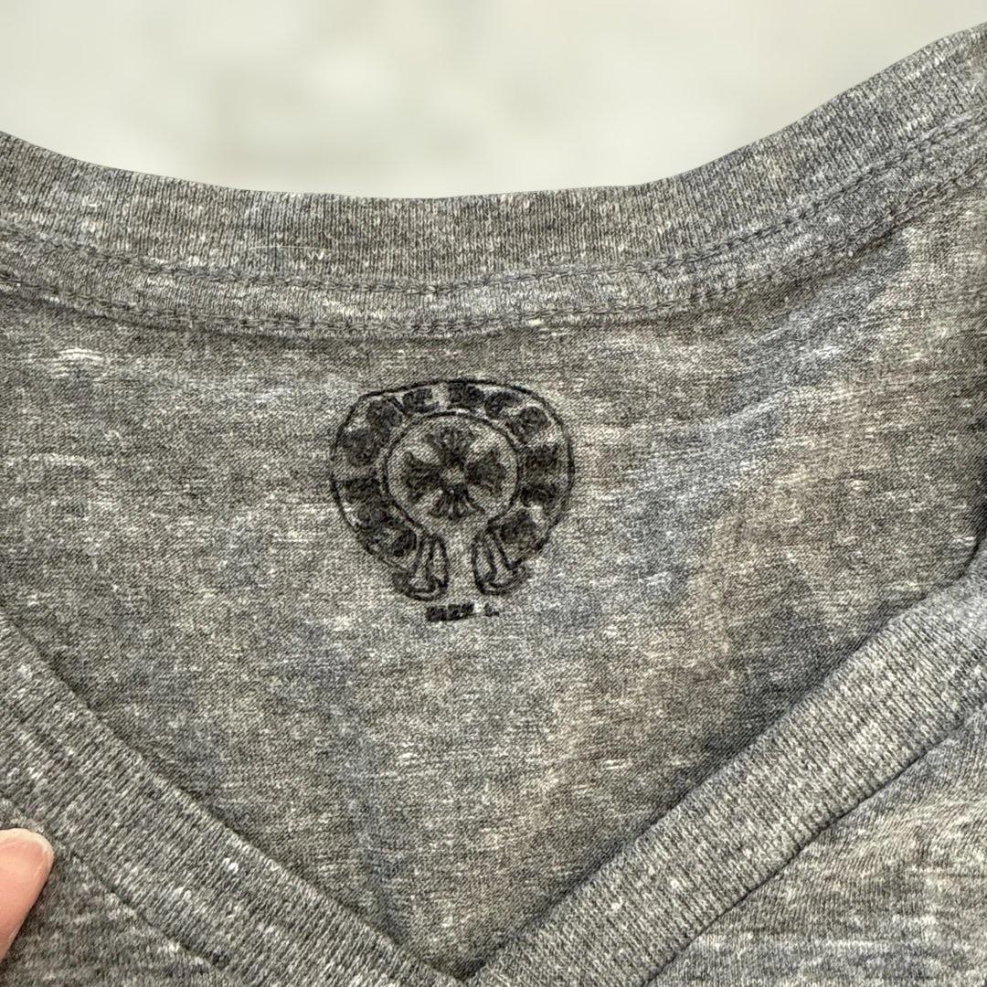 CHROME HEARTS グレー Vネック Tシャツ