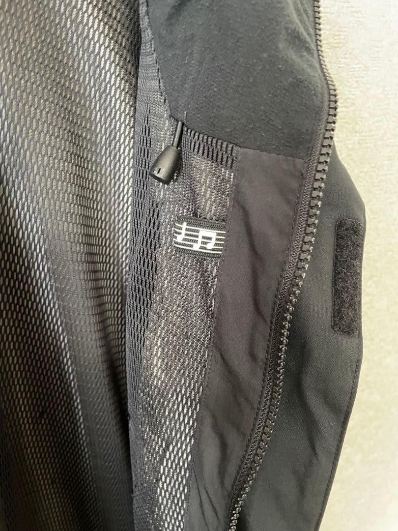 VOLCOM GORE-TEX フード付きジャケット ブラック　Ｌサイズ