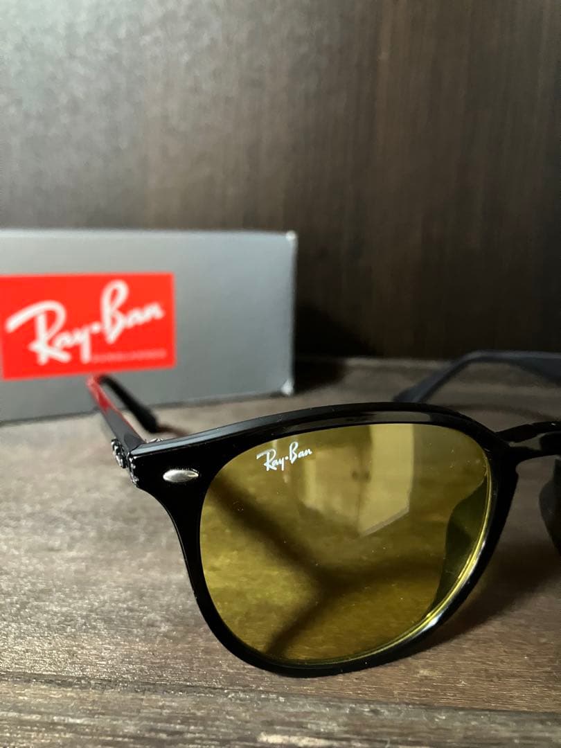 Ray-Ban RB4259F ブラック サングラス　イエロー