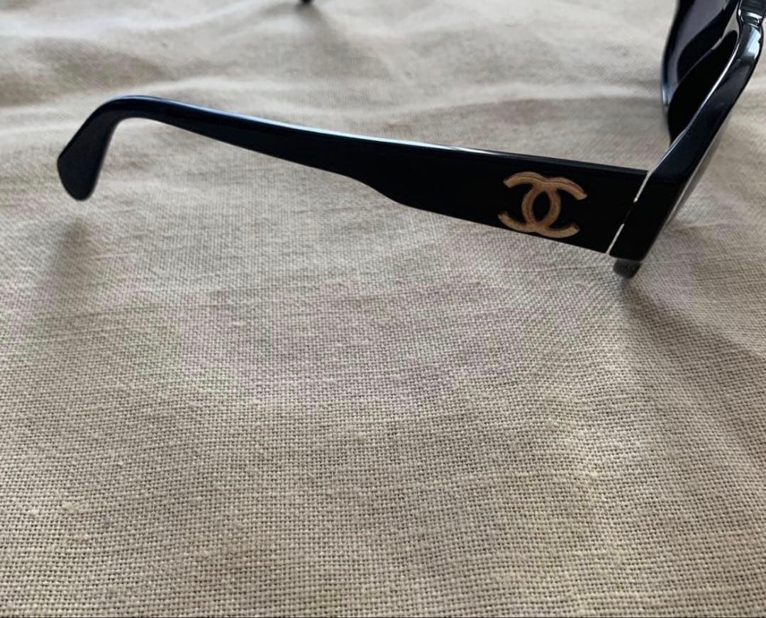 CHANEL ブラック サングラス キャットアイ