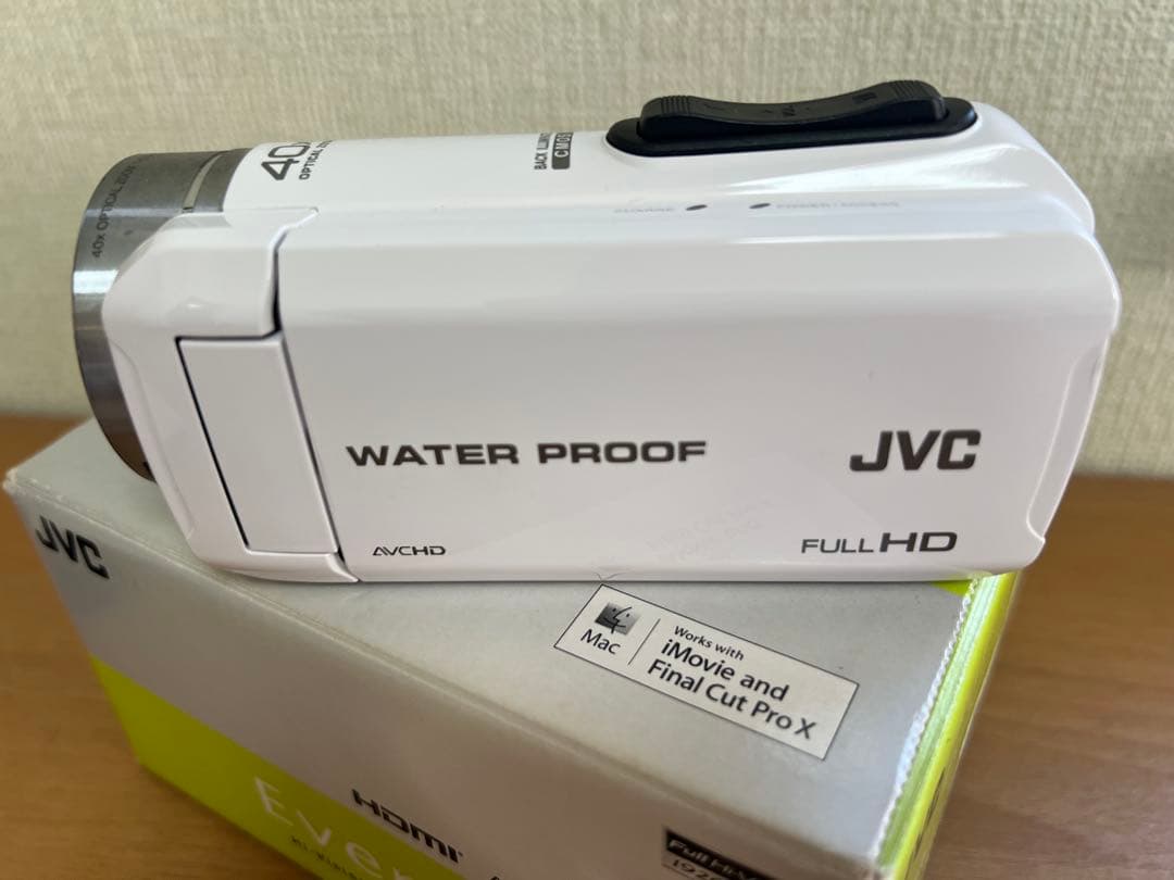 ビデオカメラ JVC WATER PROOF GZ-B800