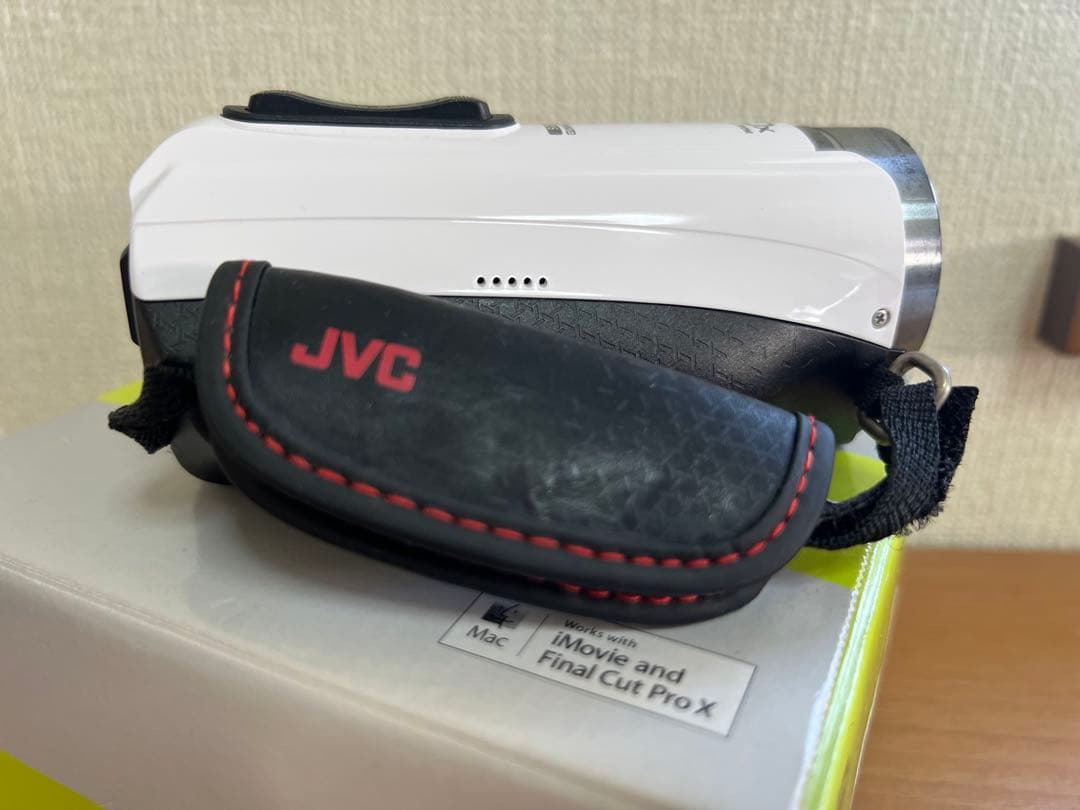 ビデオカメラ JVC WATER PROOF GZ-B800