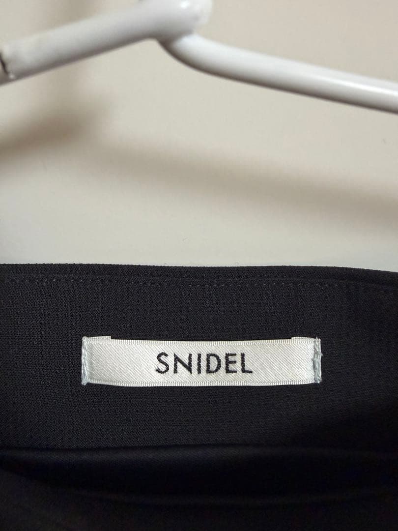 【美品】 SNIDELブラック　ミディアムスカート　マーメイド　フレア