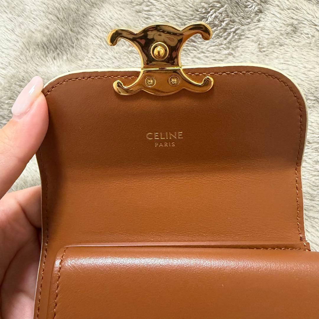【セリーヌ】ベージュロゴ入り 三つ折り財布