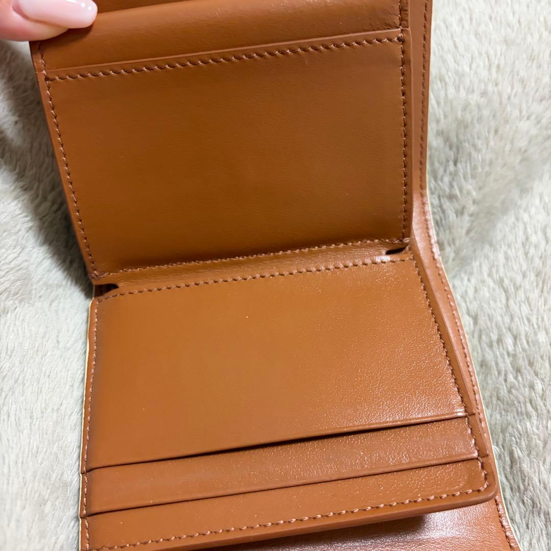 【セリーヌ】ベージュロゴ入り 三つ折り財布