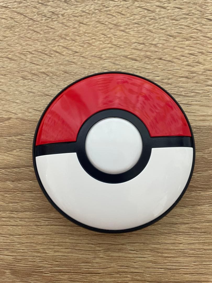 Pokemon GO Plus + 充電ケーブル付き　ストラップ付き