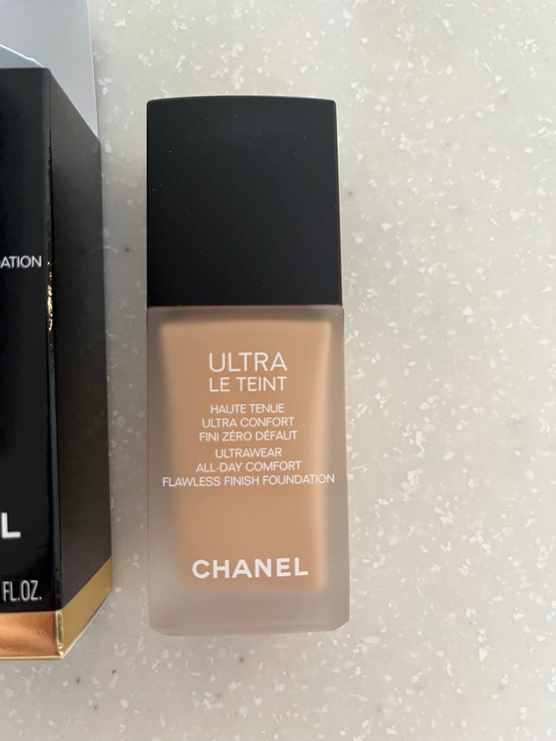 CHANEL シャネル　ウルトラルタンフリュイドB20リキッドファンデーション