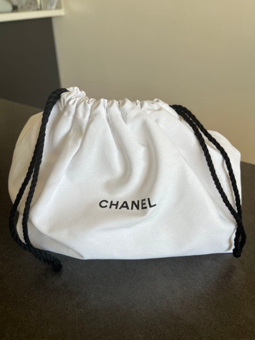 CHANEL シャネル　ウルトラルタンフリュイドB20リキッドファンデーション