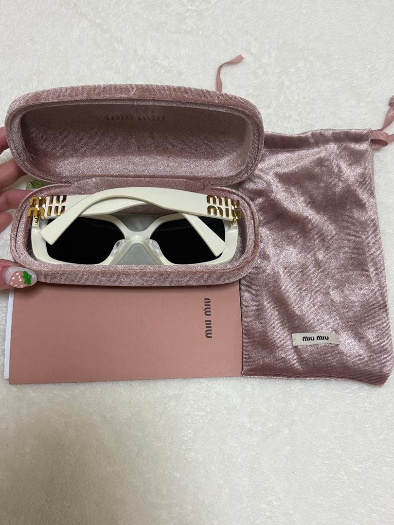 miu miu ホワイトフレーム サングラス