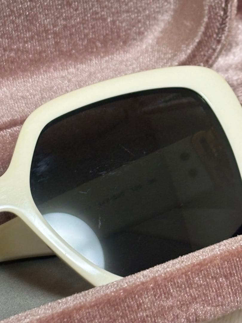 miu miu ホワイトフレーム サングラス