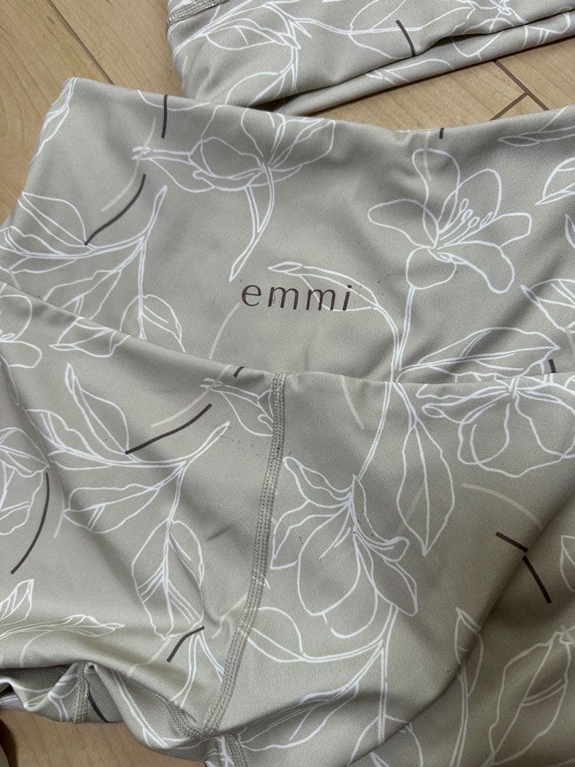 emmi 花柄 ヨガウェア ベージュ