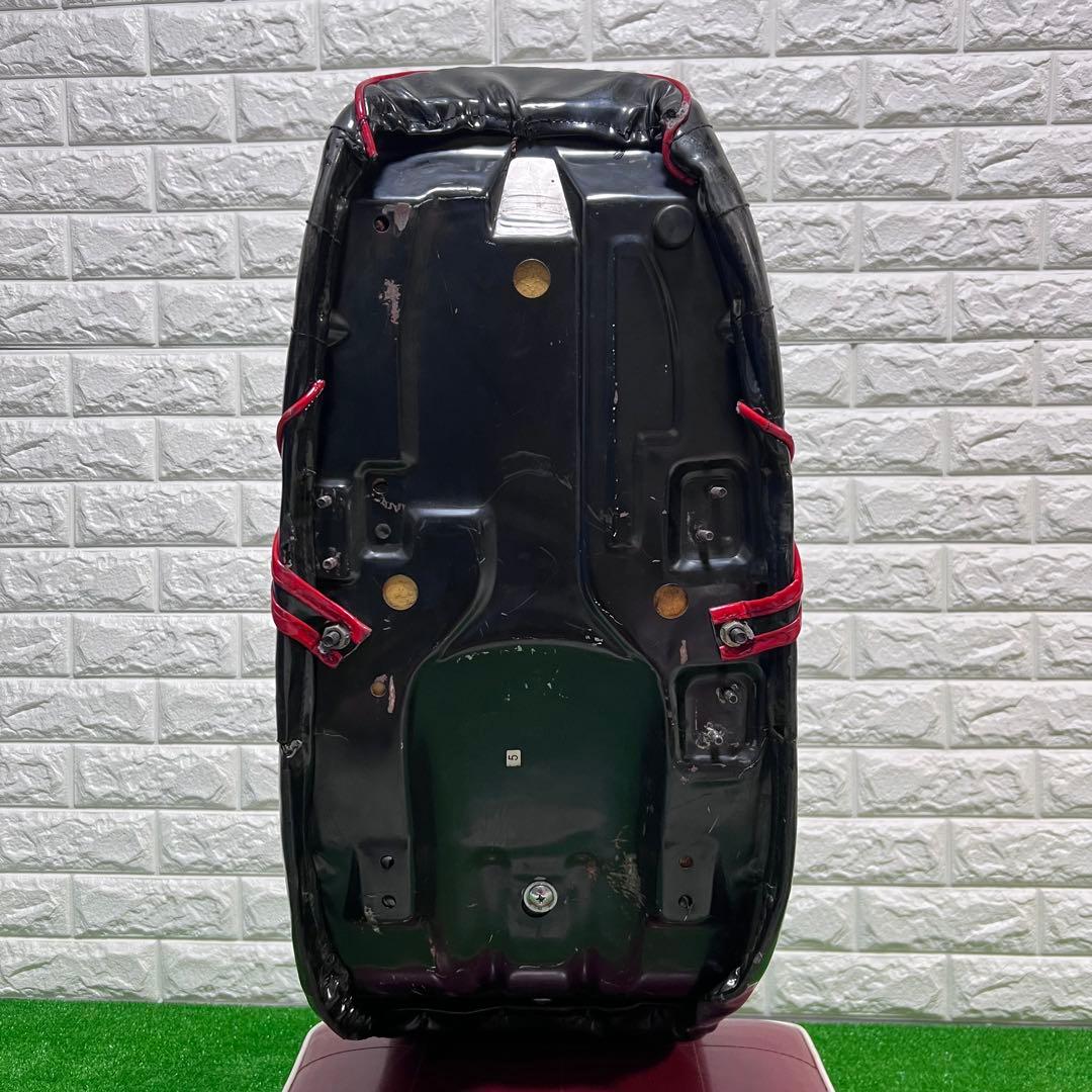 三段シート　SUZUKI GS400 50cm エナメル　黒/赤　良好