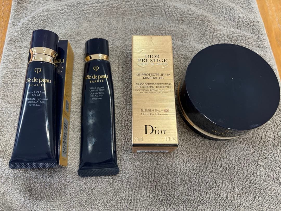 クレドポーボーテ　タンクレームエクラｎファンデ下地パウダーDIOR BBセット