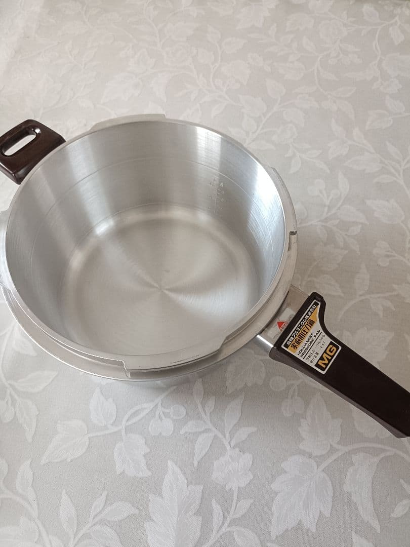未使用品　北陸アルミニウム　圧力鍋4.5L