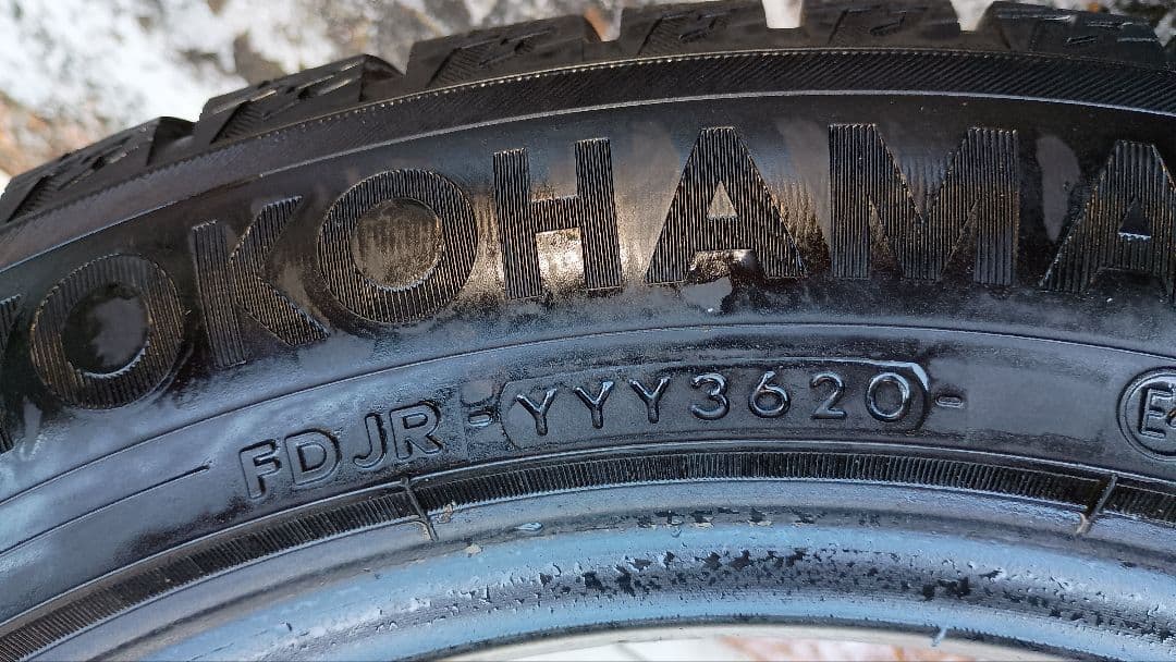 ①ヨコハマアイスガード6 225/50R17スタッドレス ４本セットの１、2本目