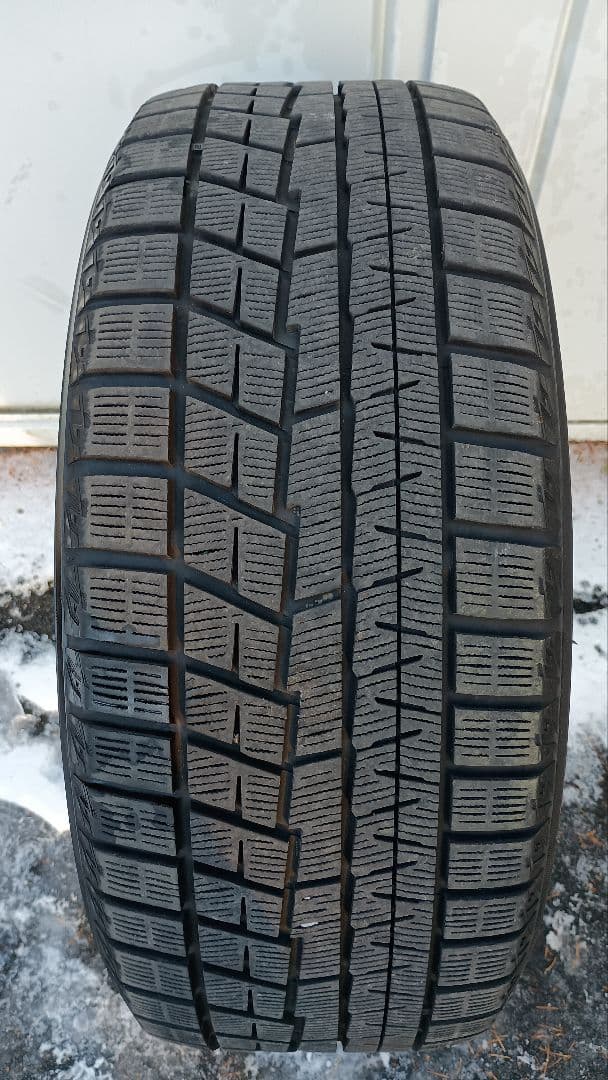 ①ヨコハマアイスガード6 225/50R17スタッドレス ４本セットの１、2本目