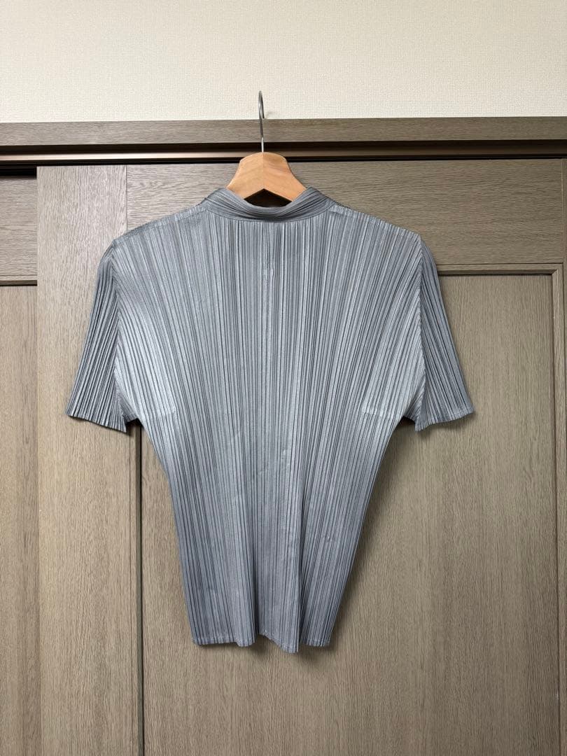 【SALE】PLEATS PLEASE シルバー 半袖　サイズ4