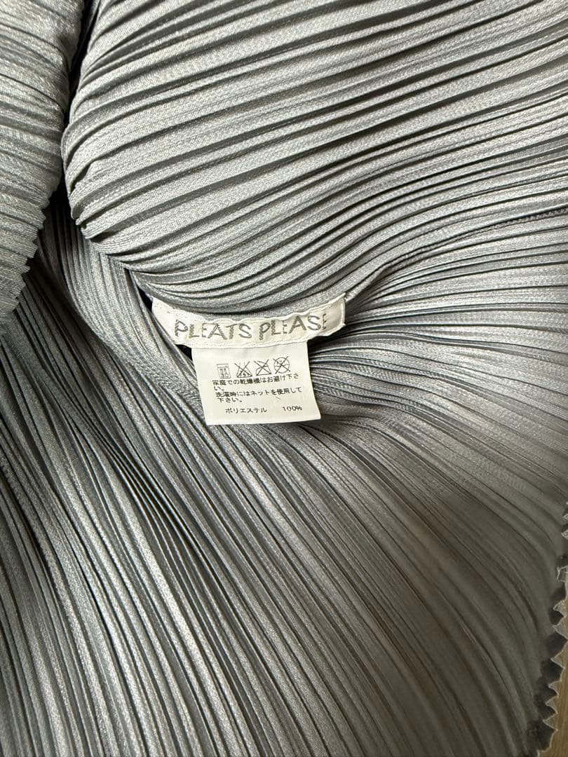 【SALE】PLEATS PLEASE シルバー 半袖　サイズ4