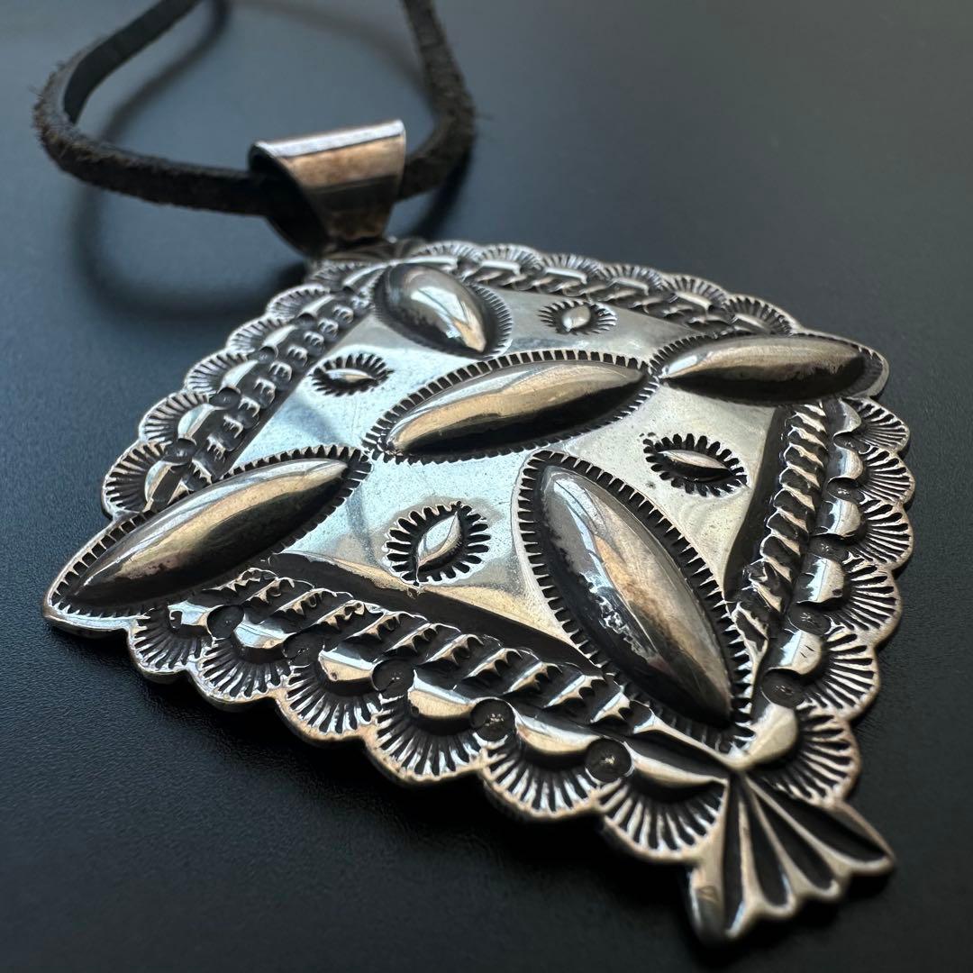 Navajo Chris Billie スタンプワーク ペンダントトップ