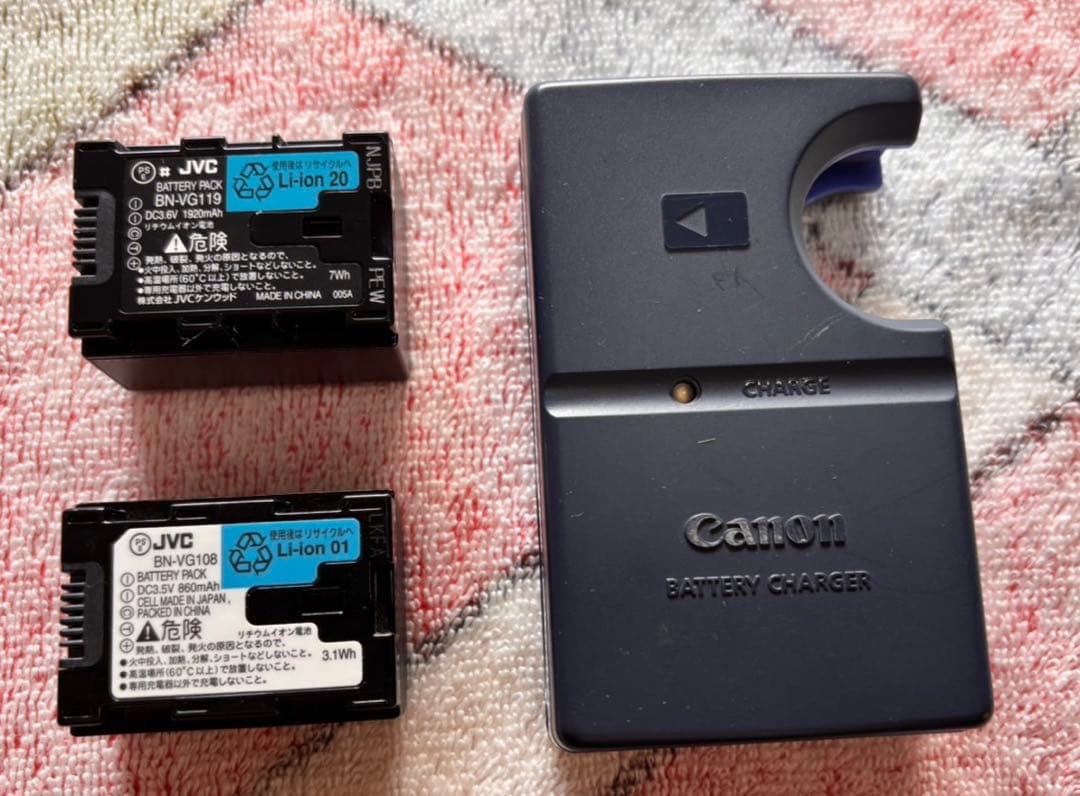 JVC Everio GZ-E242-S ビデオカメラ