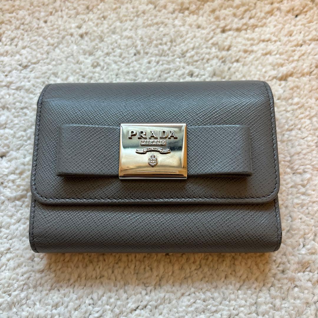 プラダ　PRADA♡3つ折り財布　グレー　サフィアーノレザー