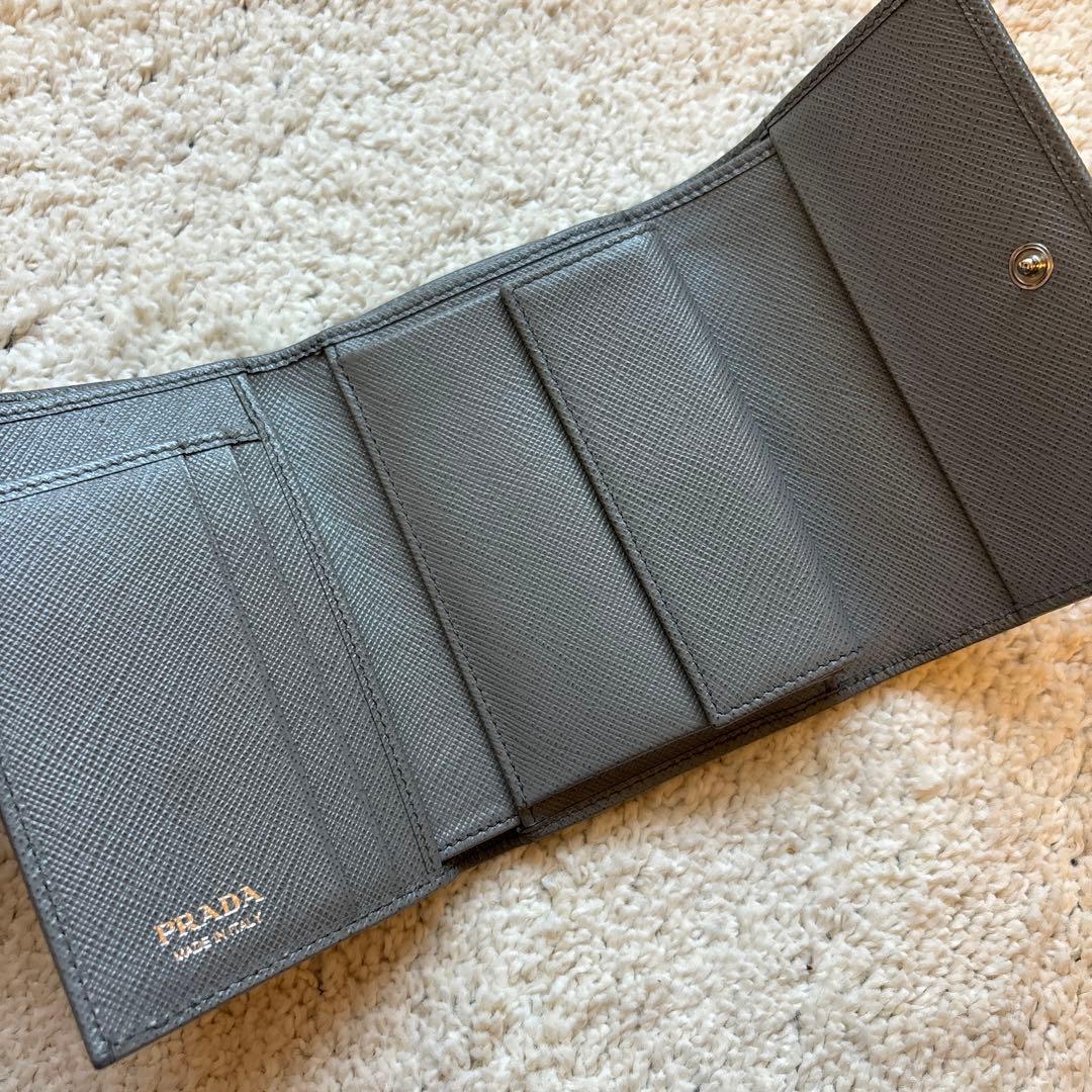 プラダ　PRADA♡3つ折り財布　グレー　サフィアーノレザー