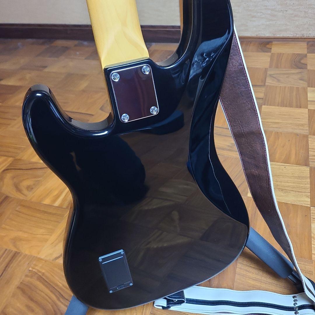 Three Dots Guitars プレシジョンベース(EMGのPU仕様)