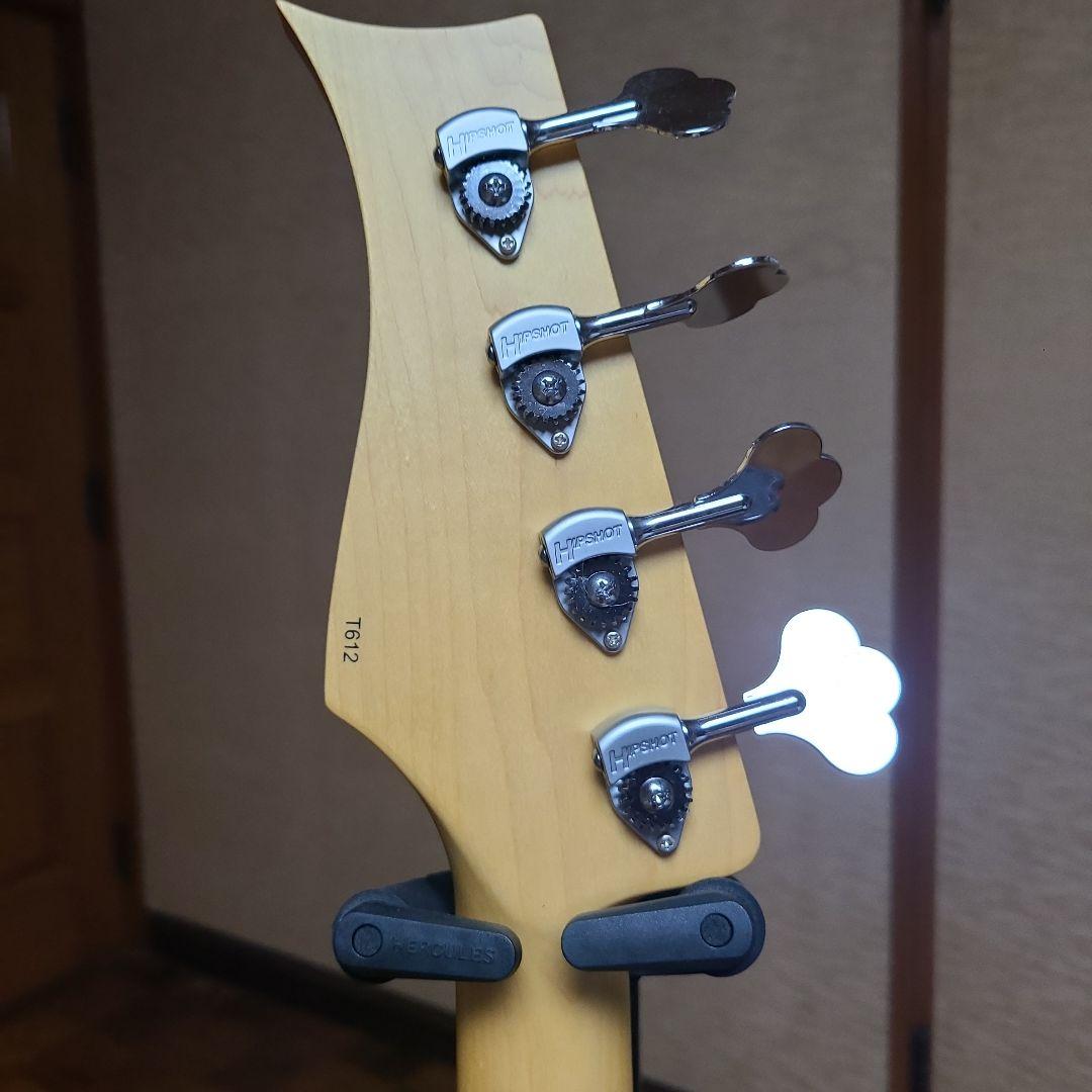 Three Dots Guitars プレシジョンベース(EMGのPU仕様)