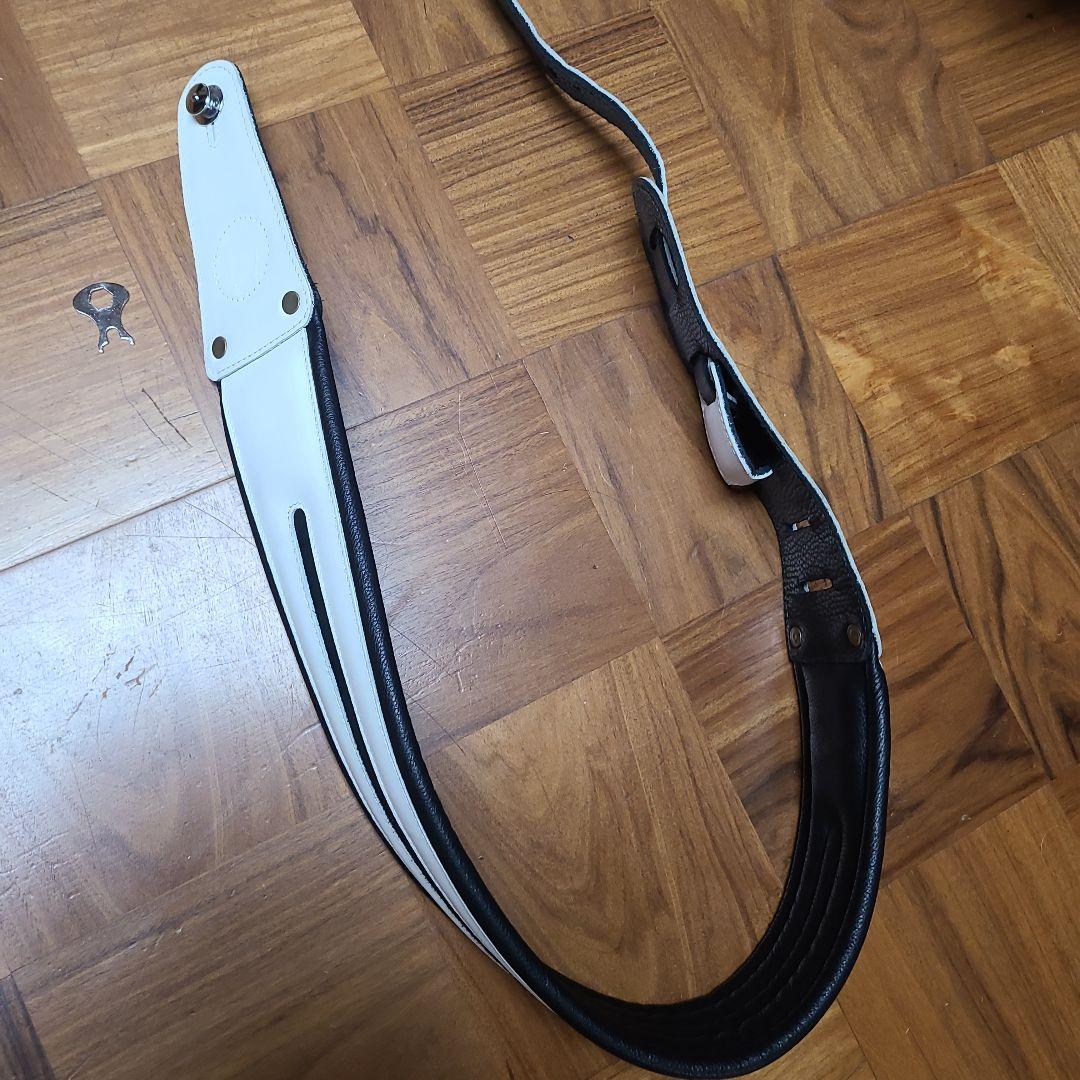 Three Dots Guitars プレシジョンベース(EMGのPU仕様)