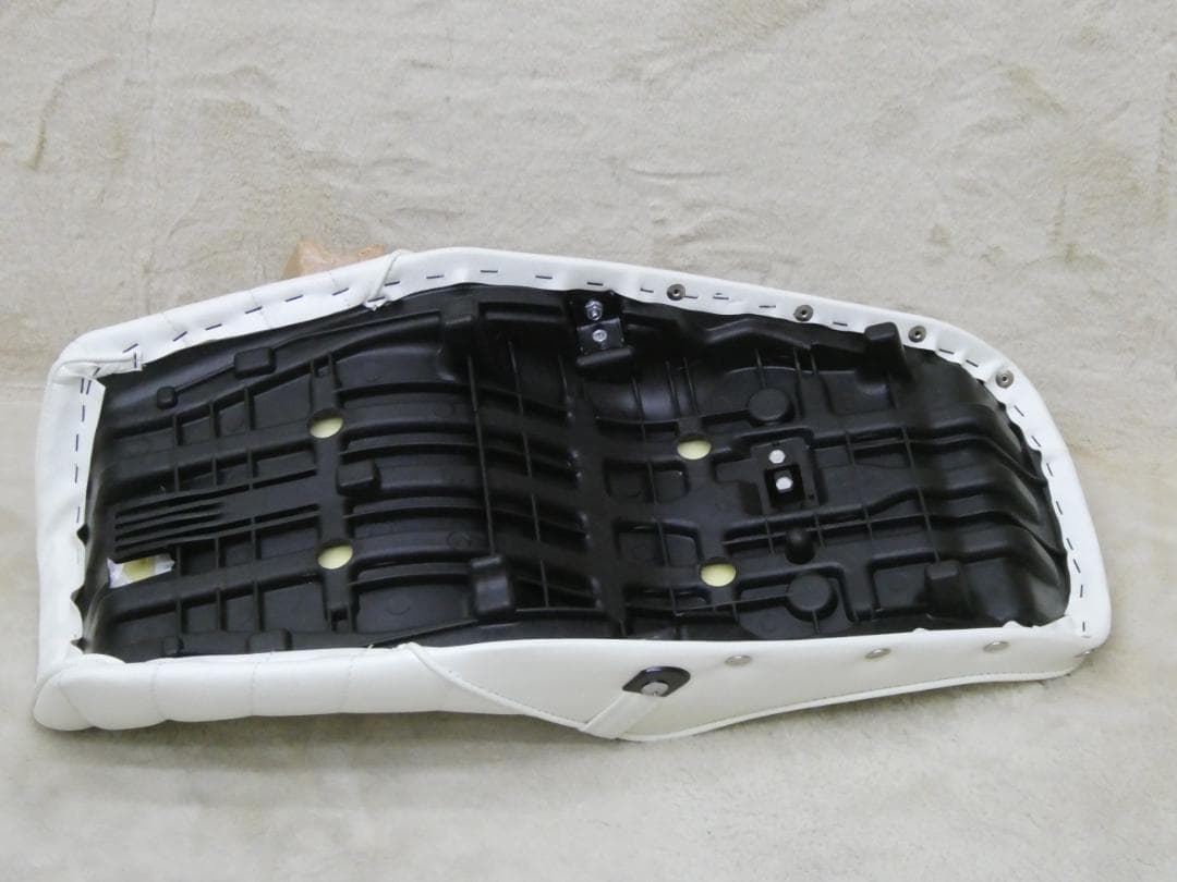XJR400前期　白皮ボタン　タックロールシート /4HM 新品