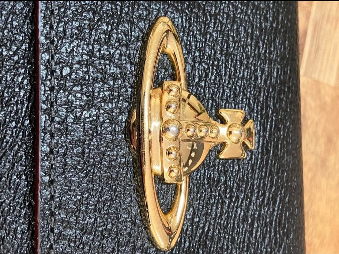 vivienne westwood 三つ折り財布　ゴールドオーブ ブラック